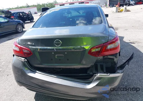 2018 Nissan Altima 2.5 S z USA, uszkodzony, nr VIN 1N4AL3AP3JC220022